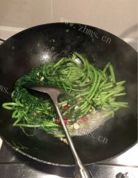 鲜香炝茼蒿做法图解3)