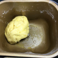 香气浓郁的毛毛虫面包做法图解6)