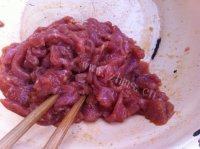 「美味可口」蒜薹炒肉做法图解1)