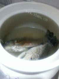 滋补的鲫鱼汤做法图解5)