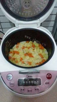 自己做的土豆胡萝卜焖饭