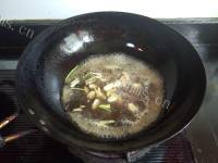 奶白色龙头鱼滚豆腐做法图解5)