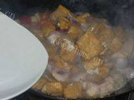 口感极佳的豆腐焖鱼做法图解8)