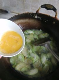 美味的丝瓜蛋花汤做法图解7)