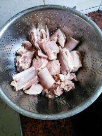 养生的山药羊肉汤做法图解1)