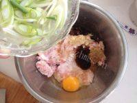 孢子甘蓝小肉圆做法图解4)