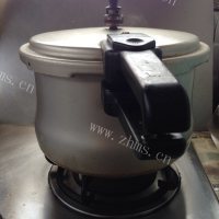 香气浓郁的羊肉焖饭做法图解3)