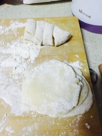 自制白菜猪肉水饺做法图解8)