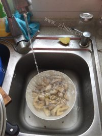 营养丰富的泡椒凤爪做法图解4)