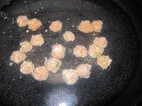 菠菜肉丸汤自制做法图解4)