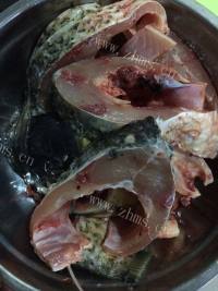 豆腐炖鱼做法图解2)