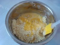 美味的黄油蛋黄酥做法图解8)