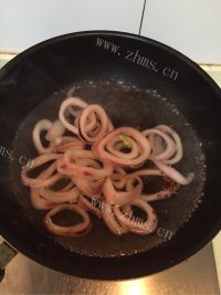 美味的青椒鱿鱼圈做法图解7)