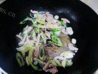 诱人的豇豆炒肉丝做法图解6)