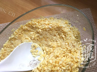 味道独特的香醇绿豆糕做法图解4)