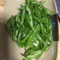 好吃的尖椒炒鸡蛋做法图解2)