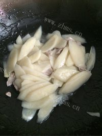 家常菜肉片炒茭白做法图解7)