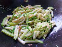 家常菜青椒炒西葫芦
