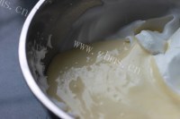 自制原味戚风蛋糕做法图解7)