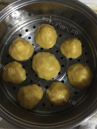 美味的奶香玉米面窝窝头做法图解7)