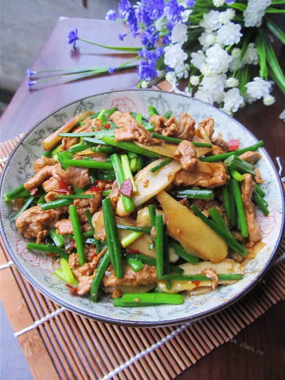 质嫩爽口的韭菜苔炒肉