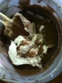 解馋的巧克力海绵蛋糕做法图解7)