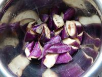 家常菜毛豆烧茄子做法图解3)