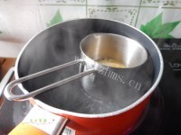 甜甜的草莓慕斯蛋糕做法图解2)