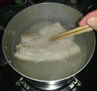 家常菜蒜苗回锅肉做法图解2)