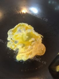 美味的番茄蛋炒面做法图解4)