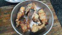 家常菜酸菜煮鱼做法图解1)