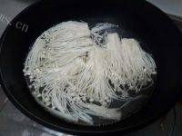 「首发」凉拌金针菇做法图解3)