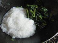家庭版凉拌菠菜粉丝做法图解6)