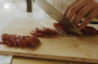 美味的腊味煲仔饭做法图解3)