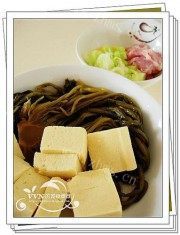 家常菜雪菜炖豆腐做法图解1)