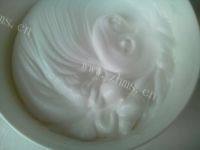 自制炼乳戚风蛋糕做法图解4)
