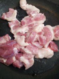 味道不错的四季豆炒肉做法图解3)