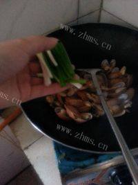 美味的葱香花蛤做法图解8)