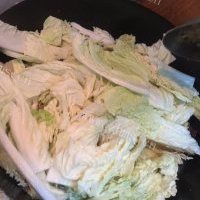 DIY白菜炖粉条的做法图解四