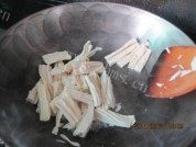 腐竹香菇汤做法图解2)