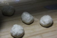 香飘十里的椰蓉花形面包做法图解13)