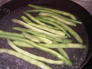 简易的榄菜肉末四季豆做法图解6)