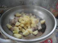 美味的干烧土豆肉做法图解9)