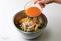 鲜嫩鸡胸肉沙拉做法图解5)