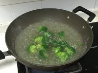 美味的香肠煲仔饭做法图解3)