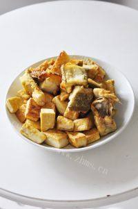 营养丰富鱼炖豆腐做法图解4)