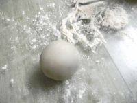 自制红豆冰皮月饼做法图解9)
