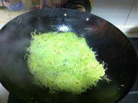家常菜萝卜丝炒虾皮做法图解6)