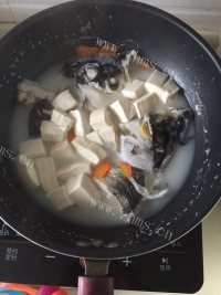 回味无穷的鱼头豆腐汤做法图解6)