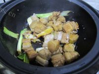 营养丰富的白菜猪肉炖粉条做法图解9)
